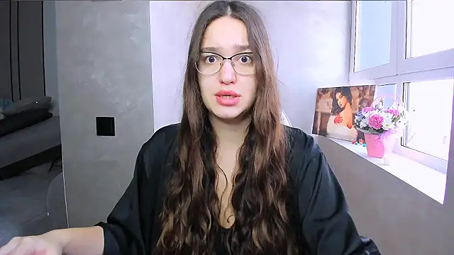 Snapshot of fancy_bunny chatting on December 17, 6:19 am fancy bunny online show from December 17, 6:19 am