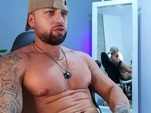 OwenMaximus814 online show from May 7, 8:03 pm