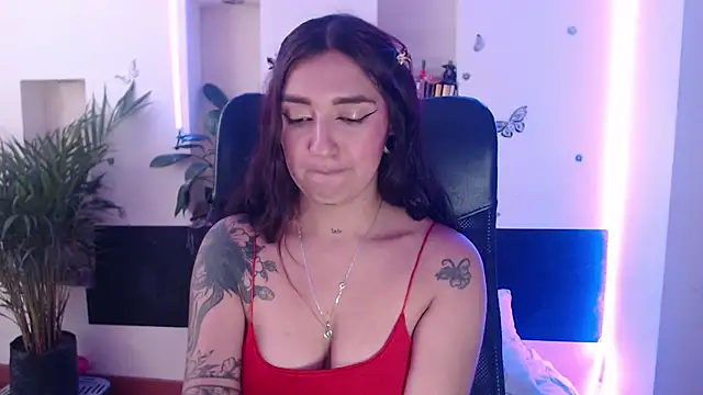 Snapshot of Lia-mitch chatting on February 24, 10:47 pm Lia-mitch online show from February 24, 10:47 pm