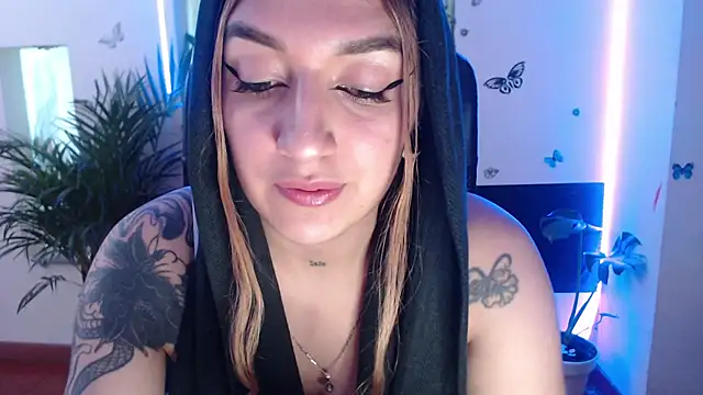 Snapshot of Lia-mitch chatting on September 10, 6:19 pm Lia-mitch online show from September 10, 6:19 pm