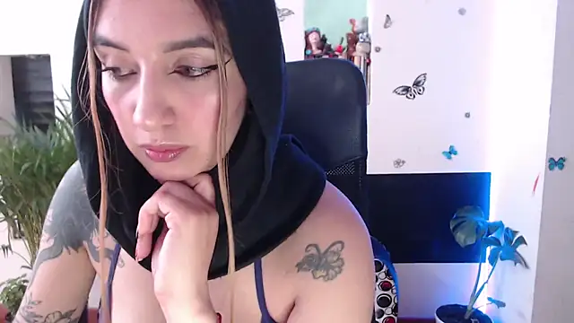 Snapshot of Lia-mitch chatting on November 4, 6:40 pm Lia-mitch online show from November 4, 6:40 pm