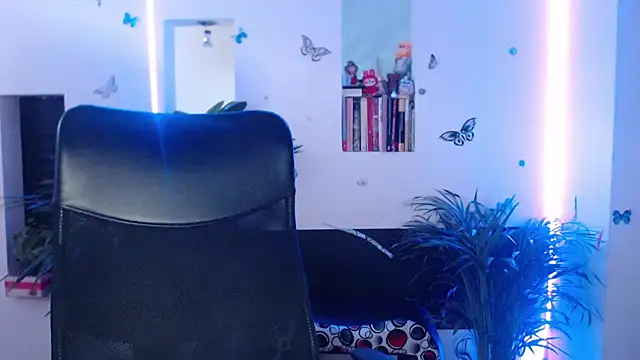 Lia-mitch online show from May 13, 7:33 pm
