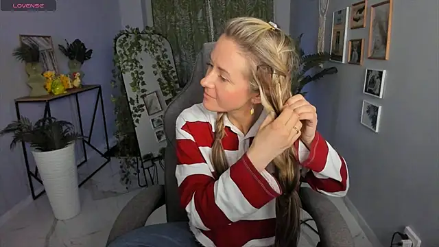 LadyIzabel online show from April 17, 2:53 pm