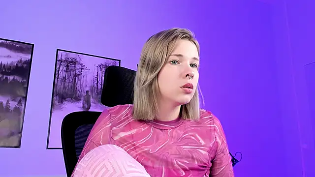 AliceSunday online show from December 8, 2:41 pm
