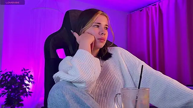 AliceSunday online show from October 5, 5:06 am