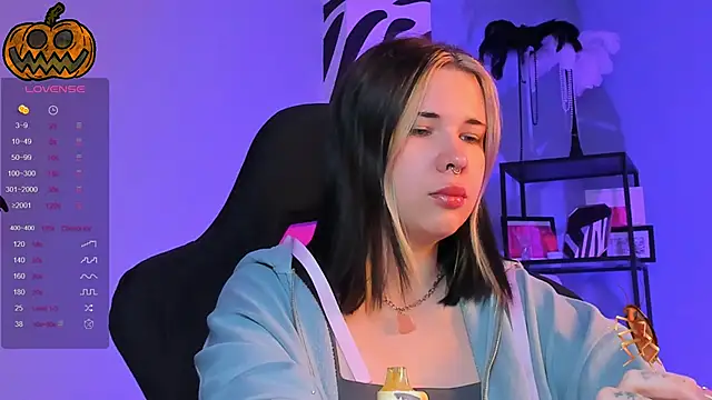 AliceSunday online show from October 20, 2:01 am