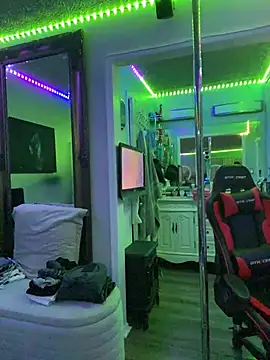 Snapshot of curvyfunlover chatting on February 9, 2:15 am curvyfunlover online show from February 9, 2:15 am