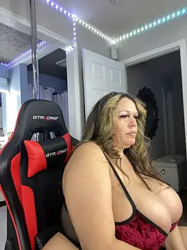 curvyfunlover online show from March 17, 12:08 pm