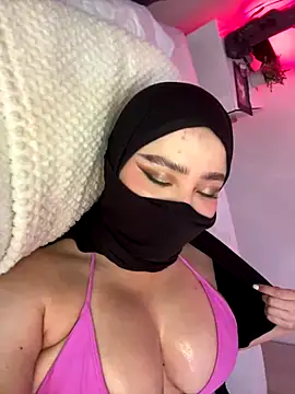 Snapshot of amaal_ chatting on December 5, 4:14 pm amaal online show from December 5, 4:14 pm