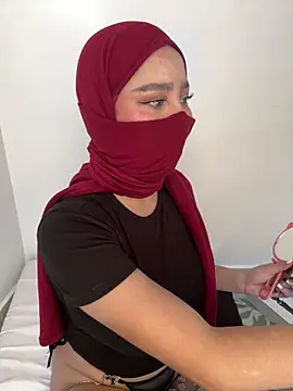 Snapshot of amaal_ chatting on December 16, 7:41 pm amaal online show from December 16, 7:41 pm