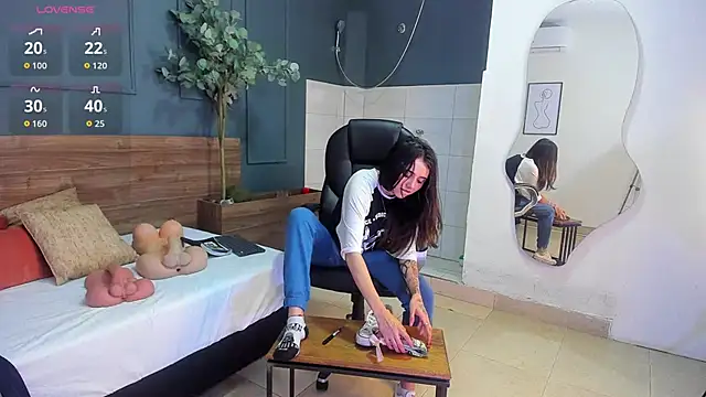 Snapshot of megan_morgan01 chatting on October 10, 12:04 pm megan morgan01 online show from October 10, 12:04 pm