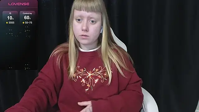 Snapshot of June_shy0 chatting on April 5, 8:11 am June shy0 online show from April 5, 8:11 am