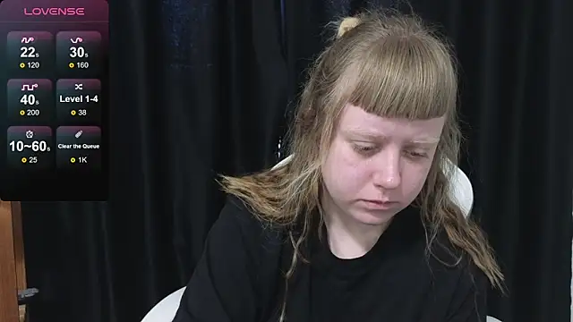 Snapshot of June_shy0 chatting on April 10, 8:30 am June shy0 online show from April 10, 8:30 am