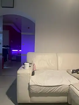 sissytrainz online show from March 17, 5:44 am