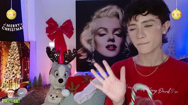 Snapshot of maxiy_001 chatting on December 3, 8:38 am maxiy 001 online show from December 3, 8:38 am