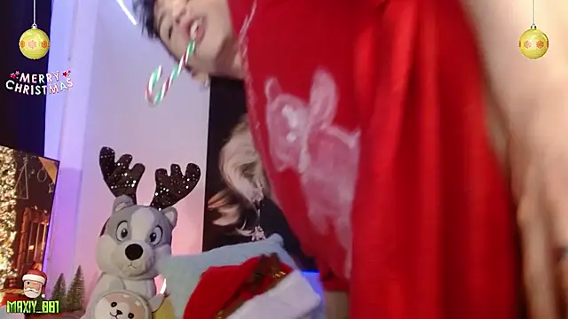 Snapshot of maxiy_001 chatting on December 3, 11:44 am maxiy 001 online show from December 3, 11:44 am