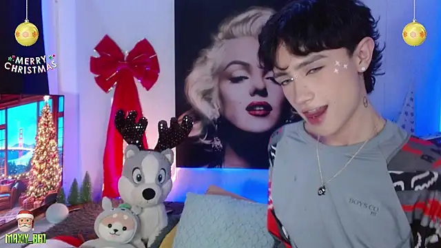 Snapshot of maxiy_001 chatting on December 5, 4:42 am maxiy 001 online show from December 5, 4:42 am