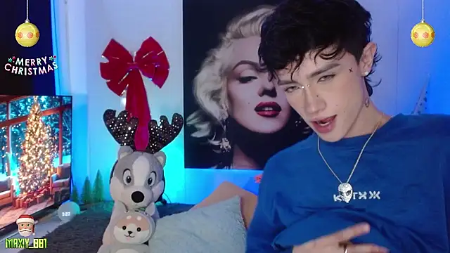 Snapshot of maxiy_001 chatting on December 9, 8:23 pm maxiy 001 online show from December 9, 8:23 pm