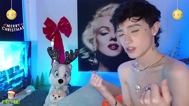 Snapshot of maxiy_001 chatting on December 9, 11:24 pm maxiy 001 online show from December 9, 11:24 pm