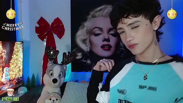 Snapshot of maxiy_001 chatting on December 14, 10:45 am maxiy 001 online show from December 14, 10:45 am