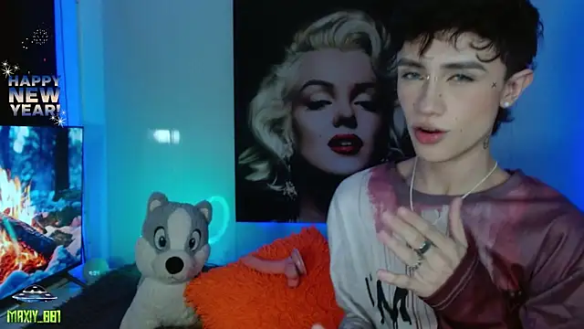 Snapshot of maxiy_001 chatting on January 4, 2:35 am maxiy 001 online show from January 4, 2:35 am