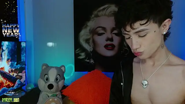 Snapshot of maxiy_001 chatting on January 5, 4:58 am maxiy 001 online show from January 5, 4:58 am