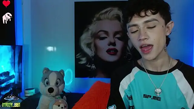 Snapshot of maxiy_001 chatting on January 10, 4:33 am maxiy 001 online show from January 10, 4:33 am