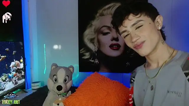 Snapshot of maxiy_001 chatting on January 16, 7:17 am maxiy 001 online show from January 16, 7:17 am