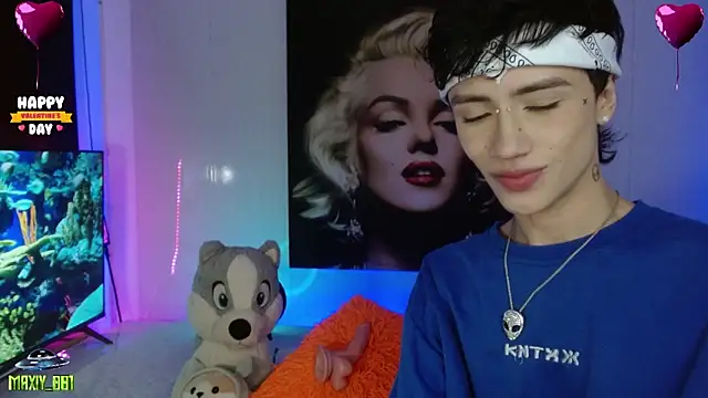 Snapshot of maxiy_001 chatting on February 5, 7:18 am maxiy 001 online show from February 5, 7:18 am