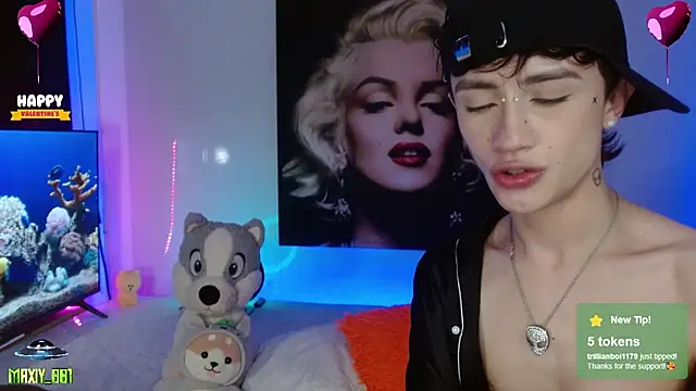 Snapshot of maxiy_001 chatting on February 8, 10:50 am maxiy 001 online show from February 8, 10:50 am