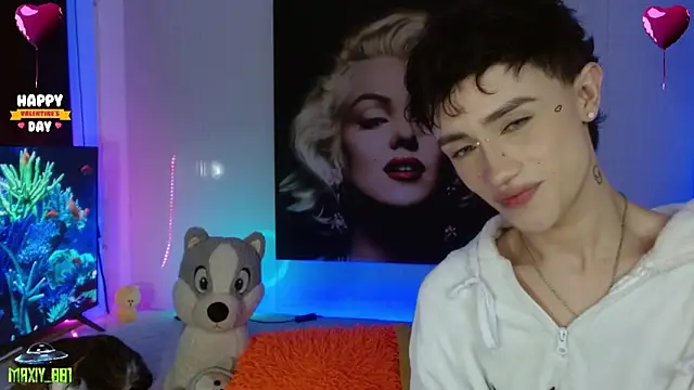 Snapshot of maxiy_001 chatting on February 12, 9:20 am maxiy 001 online show from February 12, 9:20 am