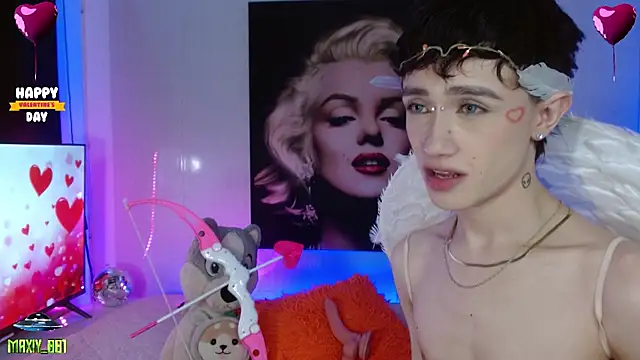 Snapshot of maxiy_001 chatting on February 15, 7:27 am maxiy 001 online show from February 15, 7:27 am