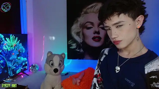 Snapshot of maxiy_001 chatting on February 24, 6:38 am maxiy 001 online show from February 24, 6:38 am