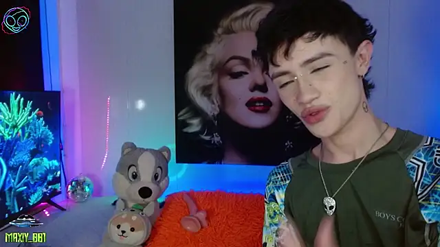 Snapshot of maxiy_001 chatting on February 26, 7:38 pm maxiy 001 online show from February 26, 7:38 pm