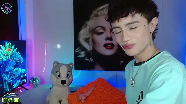 Snapshot of maxiy_001 chatting on March 7, 5:29 am maxiy 001 online show from March 7, 5:29 am