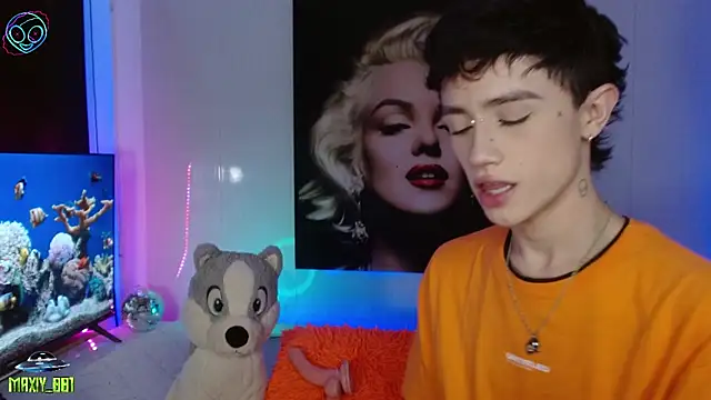 Snapshot of maxiy_001 chatting on March 10, 5:54 am maxiy 001 online show from March 10, 5:54 am