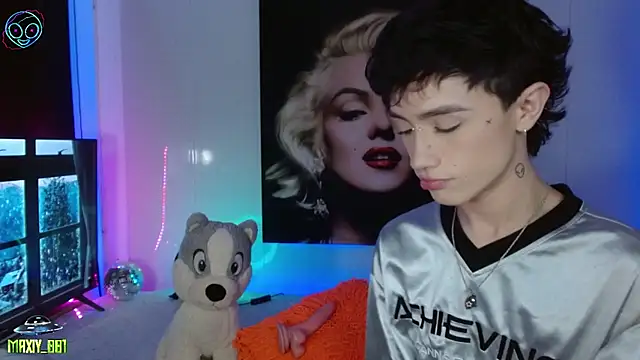 Snapshot of maxiy_001 chatting on March 11, 5:05 am maxiy 001 online show from March 11, 5:05 am