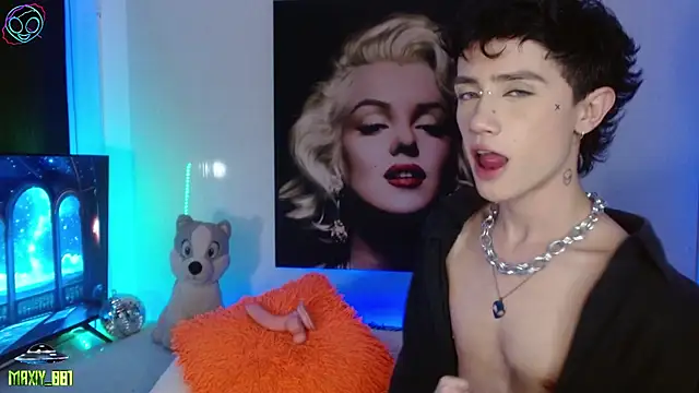 Snapshot of maxiy_001 chatting on September 12, 1:49 am maxiy 001 online show from September 12, 1:49 am