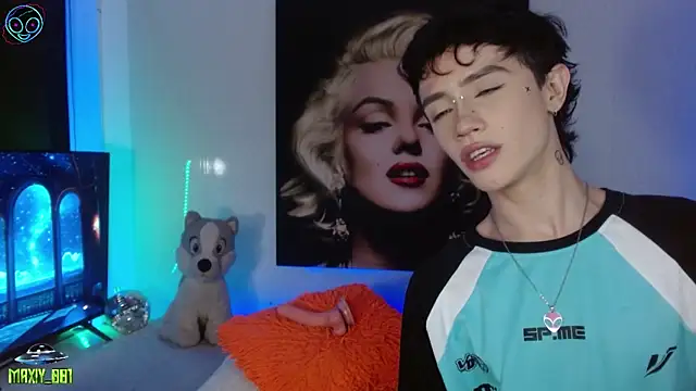 Snapshot of maxiy_001 chatting on September 22, 3:52 am maxiy 001 online show from September 22, 3:52 am