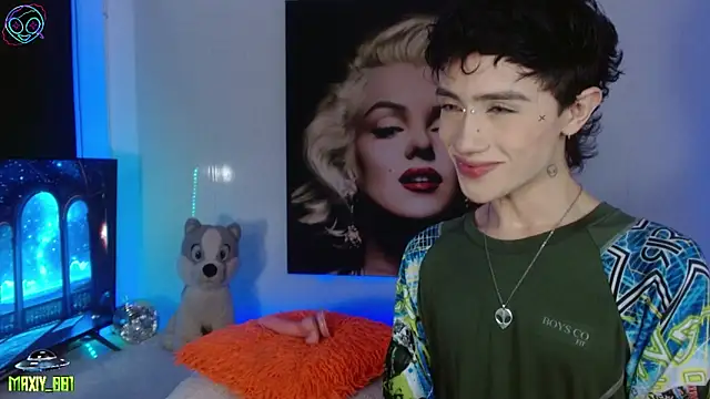 Snapshot of maxiy_001 chatting on September 24, 3:32 am maxiy 001 online show from September 24, 3:32 am