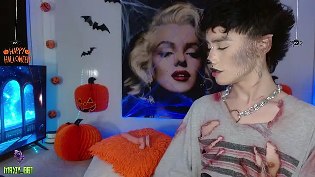 Snapshot of maxiy_001 chatting on October 4, 4:43 am maxiy 001 online show from October 4, 4:43 am