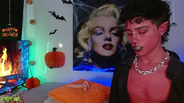 Snapshot of maxiy_001 chatting on October 25, 4:31 am maxiy 001 online show from October 25, 4:31 am