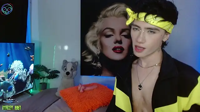 Snapshot of maxiy_001 chatting on November 21, 6:34 am maxiy 001 online show from November 21, 6:34 am