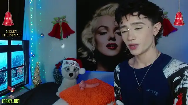 Snapshot of maxiy_001 chatting on December 15, 9:52 pm maxiy 001 online show from December 15, 9:52 pm