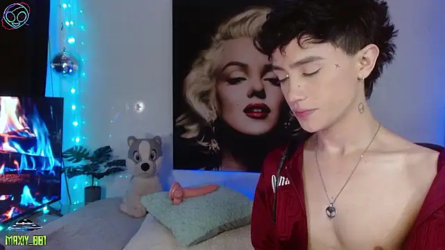 Snapshot of maxiy_001 chatting on January 12, 7:57 am maxiy 001 online show from January 12, 7:57 am