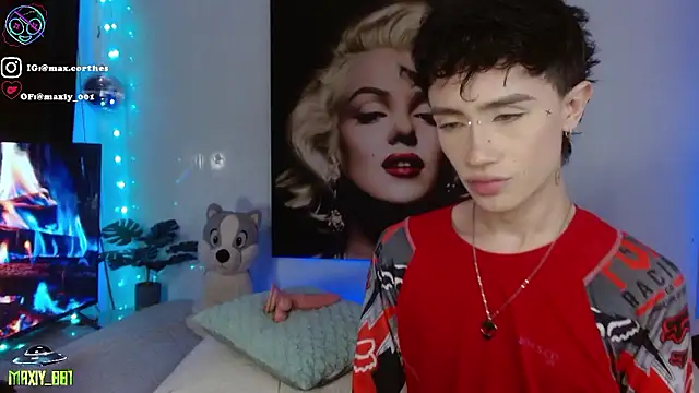 Snapshot of maxiy_001 chatting on January 13, 4:01 pm maxiy 001 online show from January 13, 4:01 pm