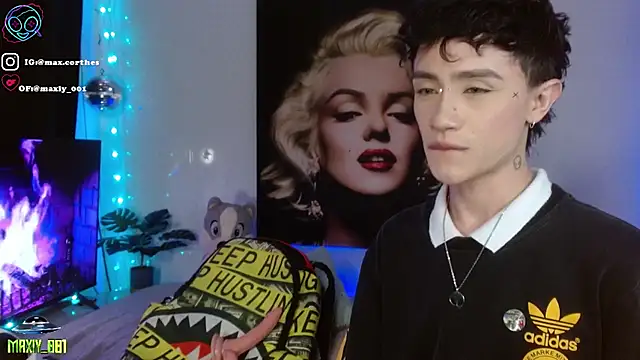 Snapshot of maxiy_001 chatting on January 16, 3:43 am maxiy 001 online show from January 16, 3:43 am