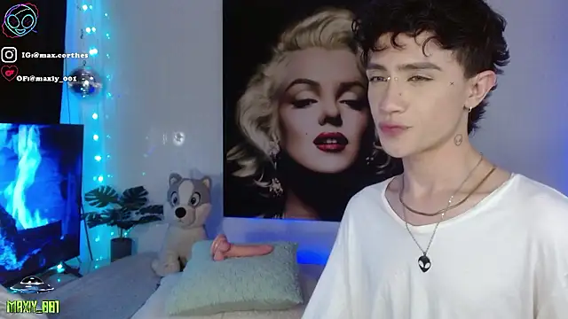 Snapshot of maxiy_001 chatting on January 18, 8:18 am maxiy 001 online show from January 18, 8:18 am