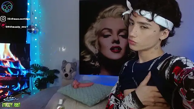 Snapshot of maxiy_001 chatting on February 1, 12:09 am maxiy 001 online show from February 1, 12:09 am