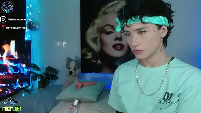 Snapshot of maxiy_001 chatting on February 8, 3:32 am maxiy 001 online show from February 8, 3:32 am